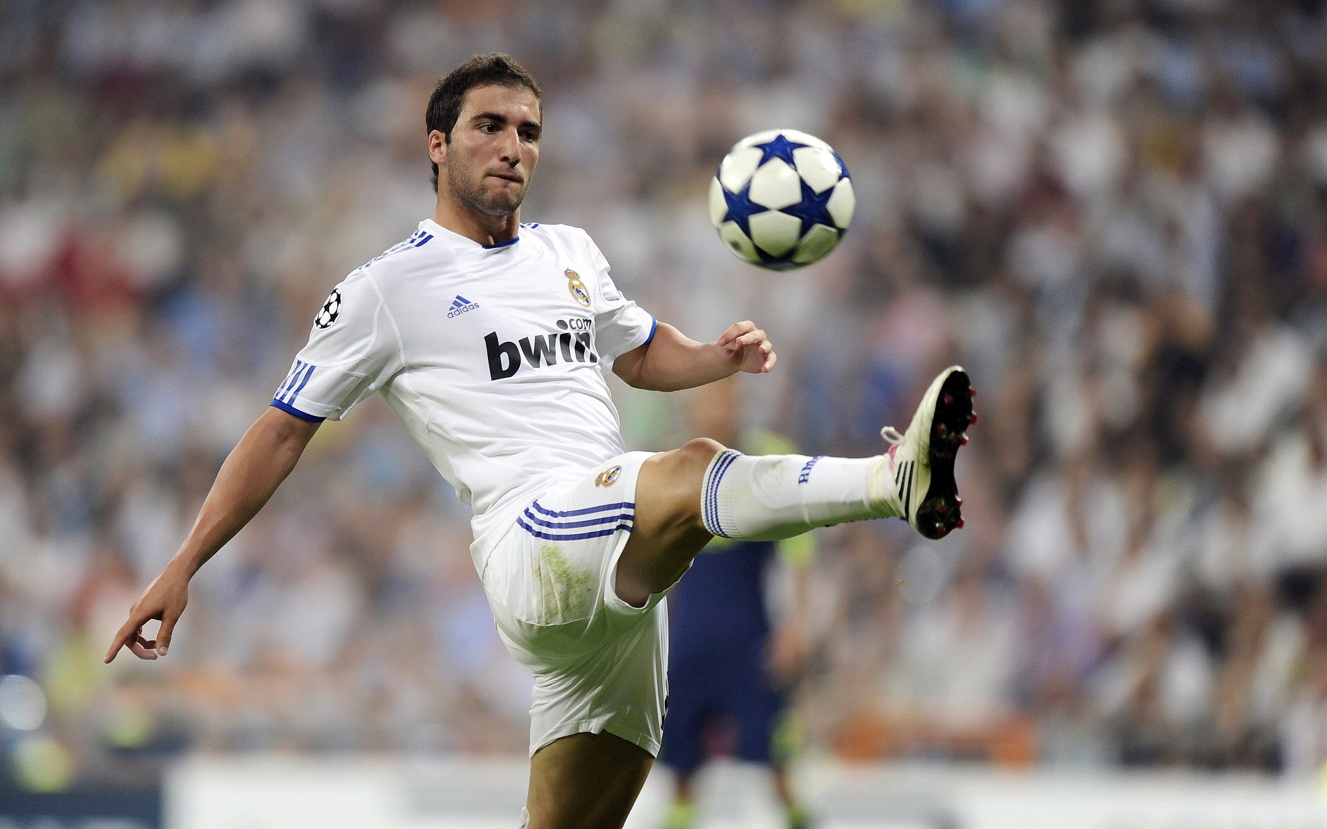 若日尼奥爆发,中场大师的延迟绽放与伊拉克火力压制的战争隐喻