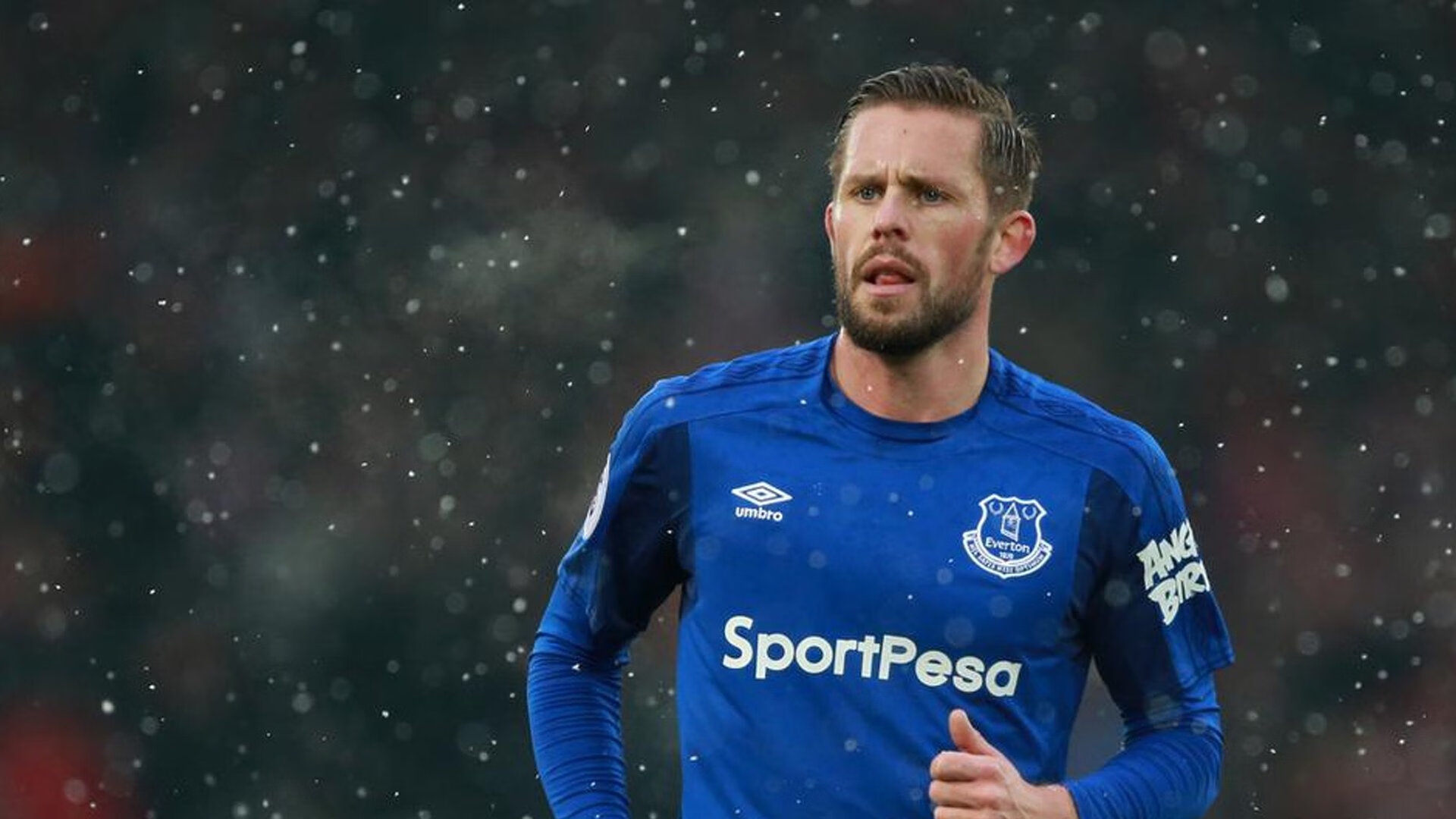 戈贝尔关键回合不手软，当防守黑洞成为爵士最硬核的答案